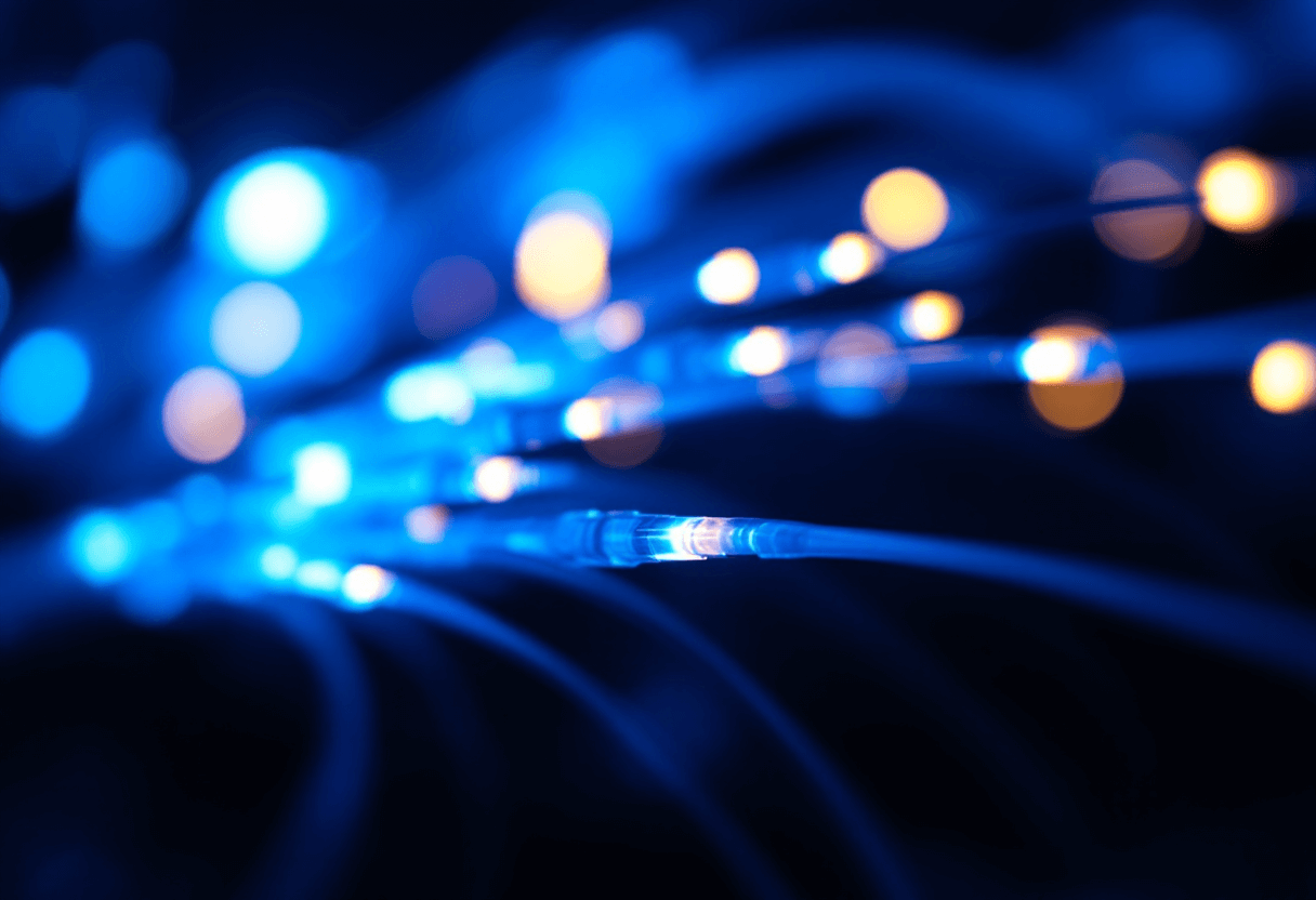 gros plan sur des brins de fibre optique bleus connectés à un routeur